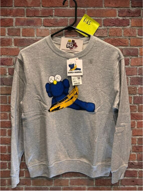 KAWS x Warhol x Uniqlo Kids Sweater Gray Size 14-16 472991 NWT